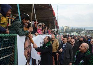 Bakan Kasapoğlu, bisiklet dağıtım programında zor anlar yaşadı