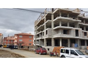 Asansör boşluğunda ölü bulundu