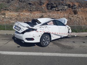 Otomobil devrildi: 3 yaralı