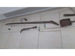 "Göçmen kaçakçıları var" ihbarından kaçak kazı yapanlar çıktı