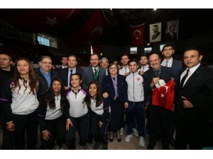 Kasapoğlu Avrupa Şampiyonlarını kutladı