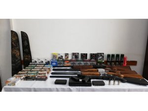 Uygulamadan kaçan araçta silah ele geçirildi