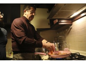 Nihat Zeybekci’den öğrencilere menemen sürprizi