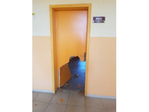 Okul hırsızları yakayı ele verdi