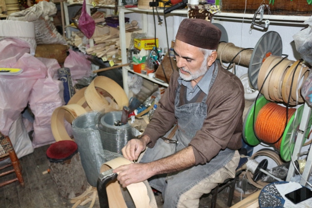Unutulan mesleği küçük dükkânında yaşatıyor