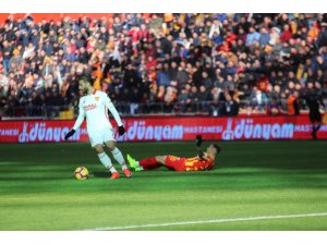 Spor Toto Süper Lig: İM Kayserispor: 1 - Göztepe: 0 (İlk yarı)