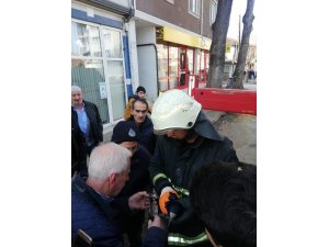 İnegöl’de karga kurtarma operasyonu