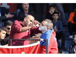 Asker tıraşı tribünde yapıldı