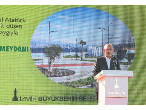 İzmir'de 15 Temmuz Demokrasi Şehitleri Meydanı açıldı