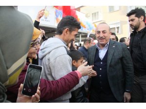 "Tüm dünyada FETÖ’cü hainlerin ensesindeyiz"