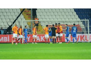 Spor Toto Süper Lig: Kasımpaşa: 1 - Galatasaray: 2 (İlk yarı)