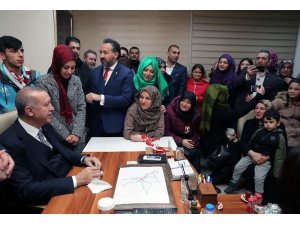 Cumhurbaşkanı Erdoğan partililerle çay içti