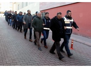 FETÖ operasyonunda gözaltına alınan 26 kişiden 13’ü adliyeye sevk edildi