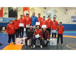 İncirliova Spor Lisesi, minderin tozunu silkeledi