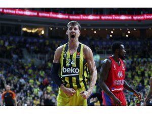 Vesely’den 3 yıllık imza