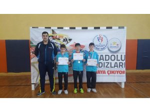 Kayseri’nin Yıldız Raketleri Analig’de Yarı Finalde