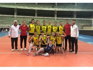 Alaşehir Belediyespor futbol ve voleybolda durdurulamıyor