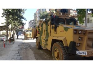 Hatay sınırına askeri sevkiyat sürüyor