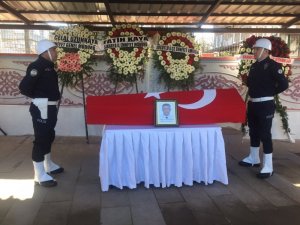 Kalp krizi geçirerek vefat eden polis memuru son yolculuğuna uğurlandı