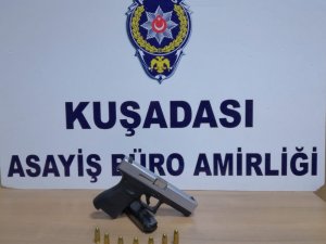 Kuşadası’nda şüpheli şahsın üzerinden silah ve mermi çıktı