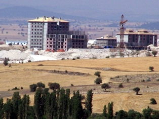 Beyşehir’de TOKİ konutları göl manzaralı olacak