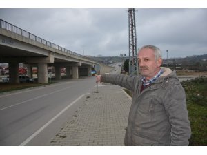 Bu kavşak kazalara davetiye çıkarıyor