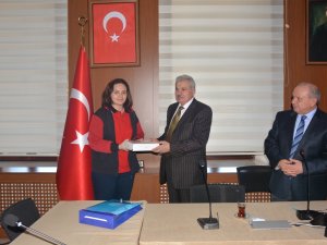 Türkiye üçüncüsü olan öğrenciye ödülü verildi