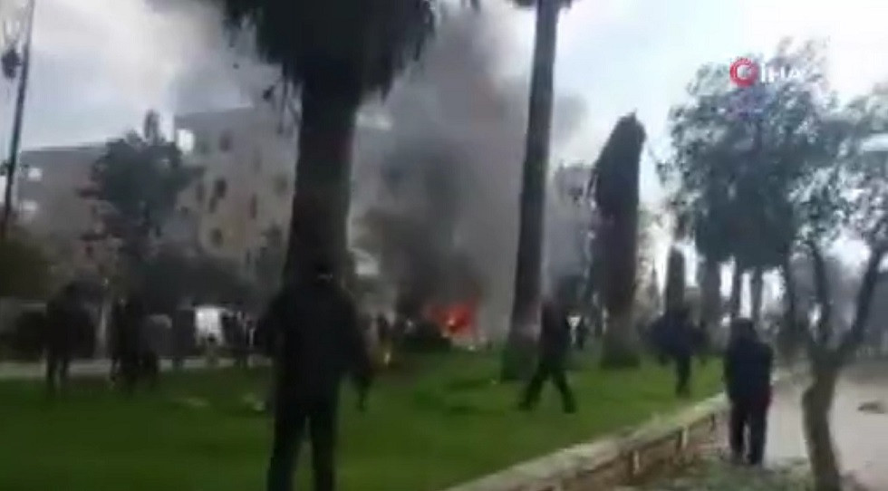 Çok sayıda ölü ve yaralı var İdlib'de bomba yüklü araçlarla saldırı!