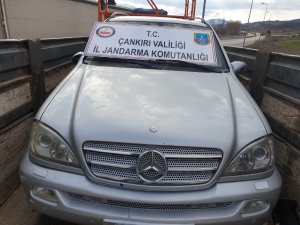 Ülkeye yasa dışı getirilen lüks cip ele geçirildi