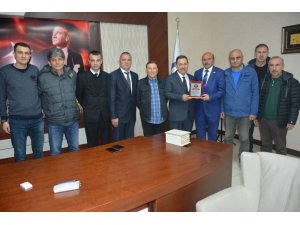 Amatör Spor Kulüplerinden Başkan Uysal’a plaket