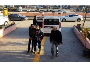 Polisin ’dur’ ihtarına uymayan 2 hırsız yakalandı