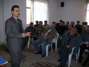 Çiftçiler tarla faresine karşı bilgilendiriliyo