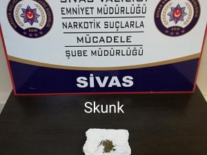 Sivas’ta sokak satıcılarına operasyon: 3 tutuklama