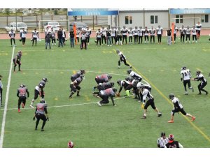 Panthers zirvedeki yerini korudu