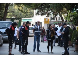 Okul önlerinde 18 bin kişi sorgulandı