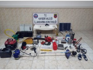 5 ayrı evden hısızlık yapan zanlılar jandarma tarafından yakalandı