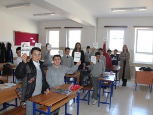 Yunaklı öğrencilere "Nutuk" kitabı ücretsiz dağıtıldı