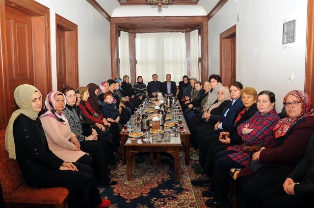 Akkaya hanımlarla bir araya geldi