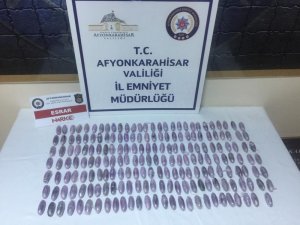 Durdurulan araçta 2 kilogram reçine esrar ele geçirildi