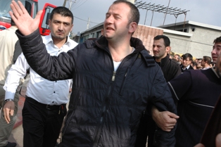 İş yeri sahibi gözyaşlarına boğuldu