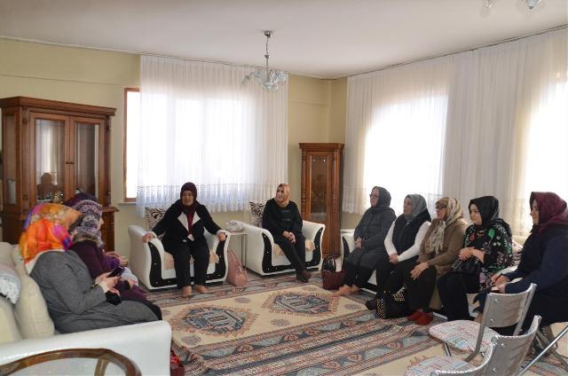 Karataylı kadınlardan ihtiyaç sahiplerine ziyaret