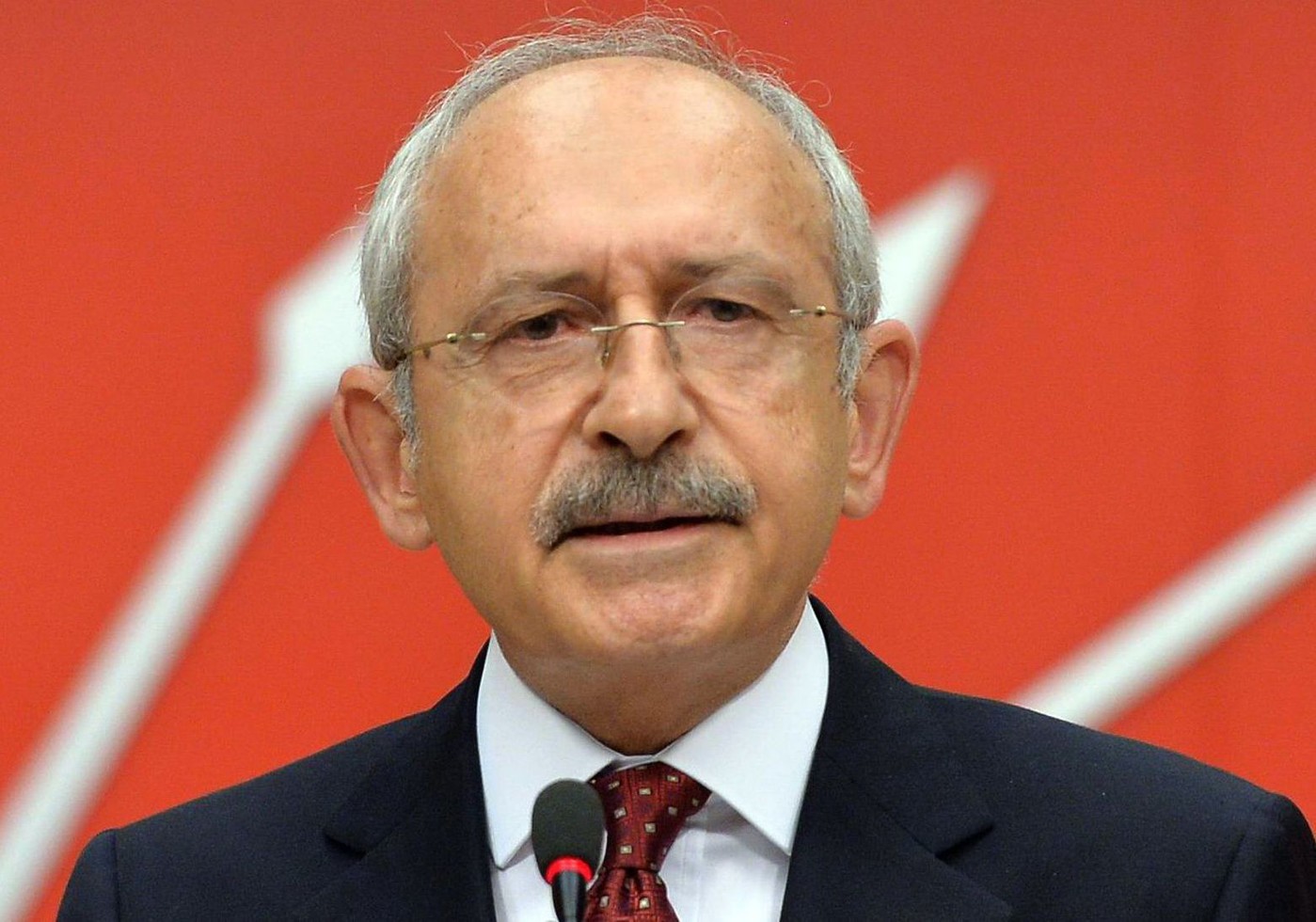 Diktatöre ak güvercin harekatı