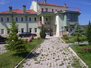 Başkan maaşının 3'te birini alıyor