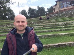 Ayağı kırılan genç evinde ölü bulundu