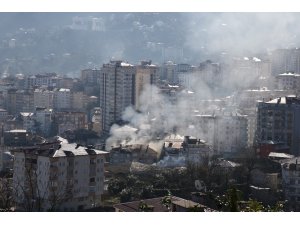 Rize’de korkutan yangın