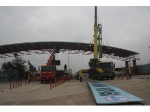 Öncüpınar Sınır Kapısının demir kapıları sökülmeye başlandı