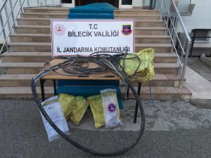 Kablo hırsızları suçüstü yakalandı