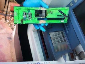 Adliye ATM’sine kart kopyalama cihazı takan dolandırıcılar ’pes’ dedirtti