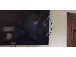 CHP İzmir İl Başkanlığı karıştı, televizyonu yumrukladılar