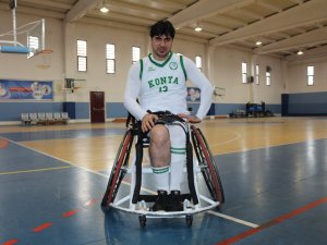 Bedensel engelliler basketbol oynayarak hayata tutunuyor